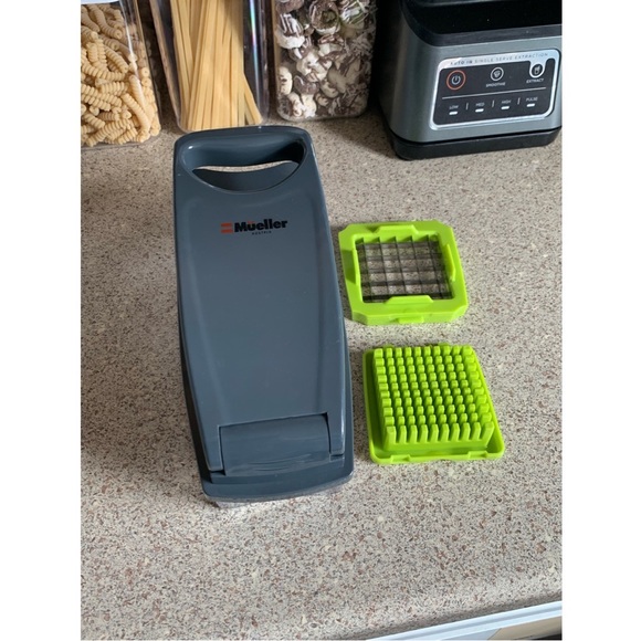 Mueller Onion Chopper, Vegetable Chopper with Container - Picture 7 of 9